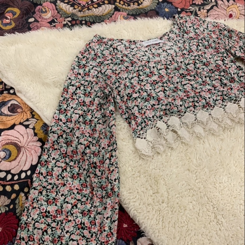 Gypsy Bell Sleeve Crop Top With Lace